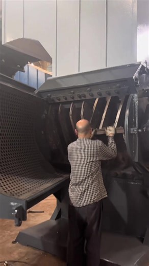 The Plastic Scrap Guzzling Monster: A Large Plastic Crusher