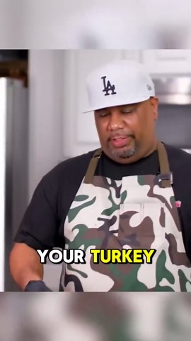 The secret to perfect oven-baked smothered turkey wings revealed!