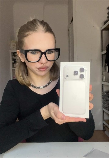 Ubieramy mój nowy telefon📱✨ #iphone #iphone17pro #vlog | iphone 17 pro