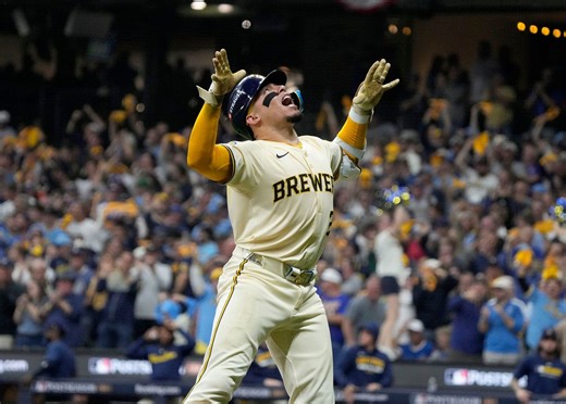 "William Contreras is an all-time b****"; "What a tool" - Fans fume as Brewers 2x All-Star taunts Craig Counsell with bold bullpen call celebration