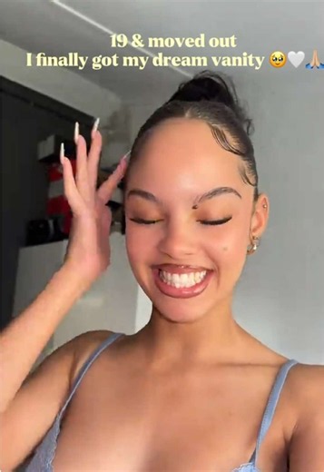 She’s So Pretty: Sweet Compliment Ideas to Say “You’re Beautiful”
