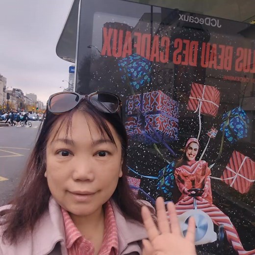 Awesome Travel on the world & Awesome travel in Paris, France ~~ Ya .. 環遊世界 & 棒棒的生活旅遊在法國巴黎 🌍🥰🧳✈️💖 # 巴黎逛街走在路上, 到處都是充滿秋天的氣息和美麗 浪漫的風景捏 ~ 我愛秋天啦啦啦 .... Enjoy fall season ... 💗🍁🍂💐💗 | Emily Martin