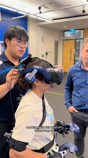 Step inside the Occupational Neuromechanics and Ergonomics Lab, where virtual reality meets workplace safety. 🤝 Dr. Nick La Delfa, Associate Professor in Ontario Tech’s Faculty of Health Sciences, and his students have partnered with General Motors to test how VR can predict and prevent workplace injuries. The partnership gives Ontario Tech students hands-on experience with innovative VR tools, preparing them to shape the future of ergonomics and workplace design. Read the full story: https://n