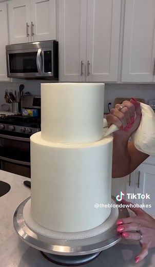 How to Stack Multi-Tiered Cakes: Tips and Tricks