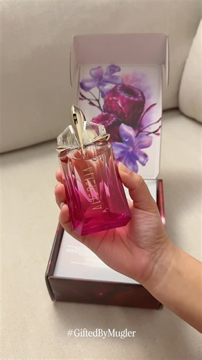 Ramzia Ghazal | UGC Creator on Instagram: "Sprayed on some magic ✨ The Mugler Alien Pulp fragrance feels so vibrant and mysterious — citrusy top notes with a woody, lasting base. Totally obsessed with this otherworldly scent! 💜 #GiftedByMugler #AlienPulp @muglerofficial . . . . . Mugler fragrance, Alien Pulp perfume, luxury perfume, perfume review, signature scent, unboxing Mugler, fragrance vibes, new perfume 2026, scent notes, aesthetic perfume content, Mugler Alien, perfume collection, Mugle