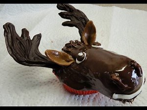 How to Decorate a chocolate moose-shaped cupcake