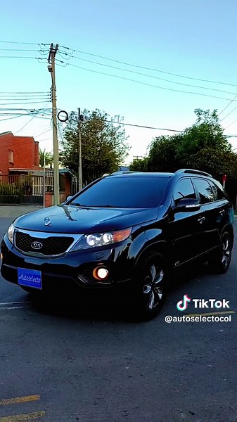 Descubre el rendimiento inigualable y el estilo excepcional de la Kia Sorento 2013 en Autoselecto. Con un diseño impactante y tecnología de vanguardia, este SUV redefine la experiencia de conducción. ¡Haz una declaración de elegancia y potencia al volante! Visita Autoselecto ahora y encuentra tu Sorento perfecta. El camino hacia la excelencia comienza aquí. 🚙💙 #viral #usados #autosusados #Autoselecto2024 #ConduceConEstiloMarca