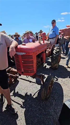 Farmall sold at Williams Grove Consignment Auction. #fyp #auction #tractor #farmall | Country Road Bidding