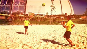 Unsere Facebook Beach Soccer Mannschaft hat sich wacker geschlagen gegen die vielen etablierten Teams - zwei Siege, zwei Niederlagen, die Quali aber leider knapp verpasst ;-) Trotzdem war's ein riesen Spaß... Viel Erfolg allen Qualifizierten für das Finale! http://goo.gl/L0fY3G | Tropical Islands