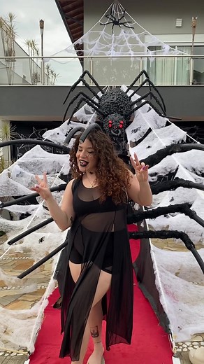 Preparação para a casa da aranha - Fantasia de Halloween
