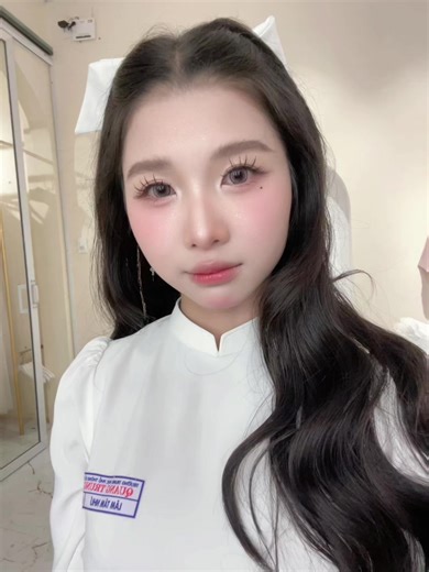 Bling Bling: A Trendy Look at Jewelry Culture