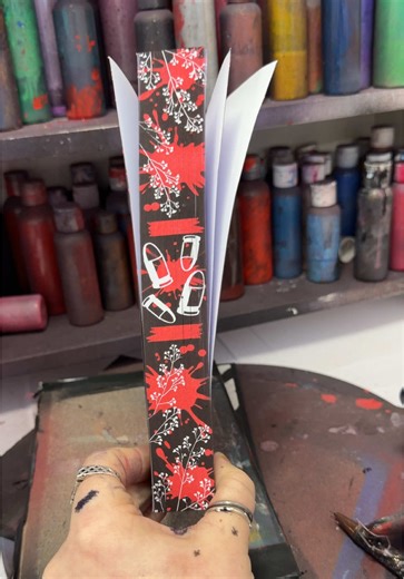 Can you guess the book from it's edge? #booktok #bookbrilliancexo #booktoker #sprayededges #smallbusiness