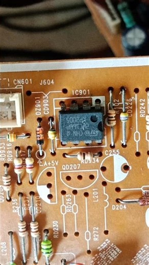 Old DIP IC Repair – Bringing the Board Back to Life #PCBRepair #ICRepair #Electronics #DIPIC #asmr