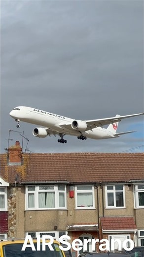 Japan Airlines A350 flying insanely LOW over the House! 😱✈️ #japanairlines #airbusa350 #heathrow