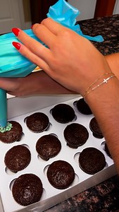 Graduation cupcakes!✨ . . . . #cakebossofmacomb #cakedecorating #homebakery #baker #cupcakes | Vita's Cakery