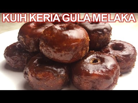 Kuih keria gula Melaka. Lembut, sedap, cantik dan berkilat. Penuh dengan nikmat. (English subtitles)