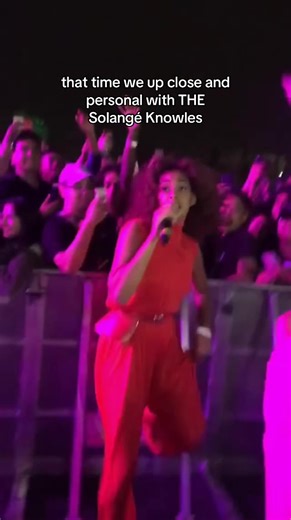 Shoutout to my homegirl for letting me keep this video 🙌🏾🙏🏾 #solange #solangeknowles #music #live #concert