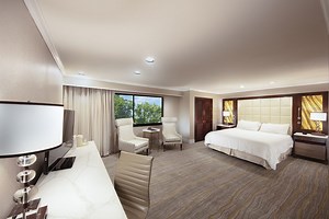 West Wing Parlor King Room | Peppermill Resort Hotel, Reno