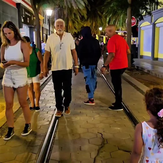 He run 4 the fake SNAKE 🐍 #prank #aruba #snake