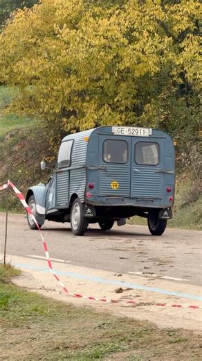 La Citroën 2CV AZU #carrestorationproject #automobile #citroen