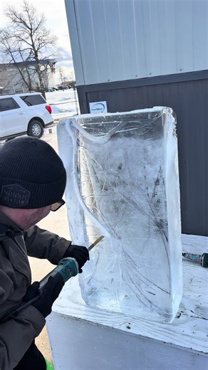 Rocking out the Ice Block out of the first carving of the year for me in ice. Warming up with a Owl !
