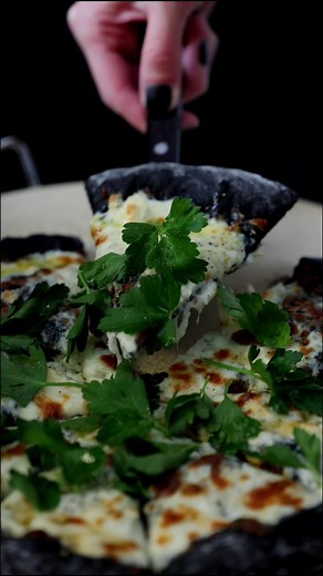 Delicious Blue Cheese and Egg Pizza Recipe