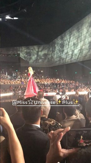 Audience View - Miss Universe 2016 Iris Mittenaere of France 🇫🇷 Final walk at the MU 2017