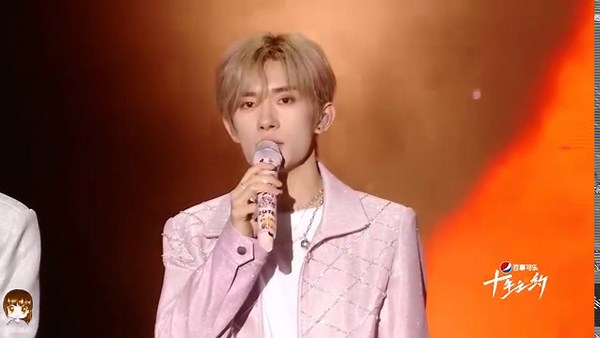 24K views · 2.1K reactions | #TFBOYS十年之约演唱会 TFBOYS十周年仪式感，但是蛋糕倒了藍 cr.星姐微博 | Only Jackson Yee 易烊千玺 | Facebook