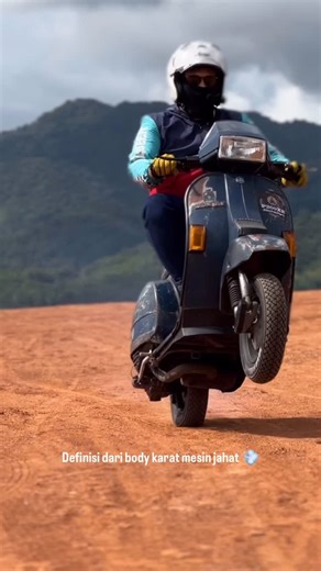 Jual Vespa Berkah on Instagram: "Pov touring pake excel 200 💨 . . . Karakter mesin bawaan 200 cc sudah sangan cukup baik torsi dan tenaganya . Masih aman dan nyaman dipakai jarak jauh . Kekurangan hanya di bahan bakar yang agak sedikit boros 😅"