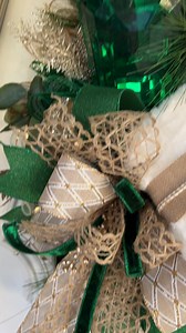 Sneak peek alert! 👀 The full wreath making tutorial, and thousands more, are inside Design School. Comment design school and we’ll DM you the details. | DecoExchange