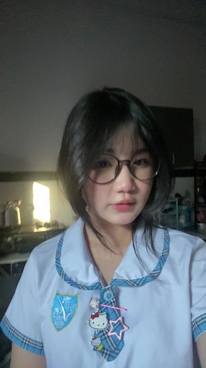 Creative Roblox Outfit Ideas with Badges and Pins