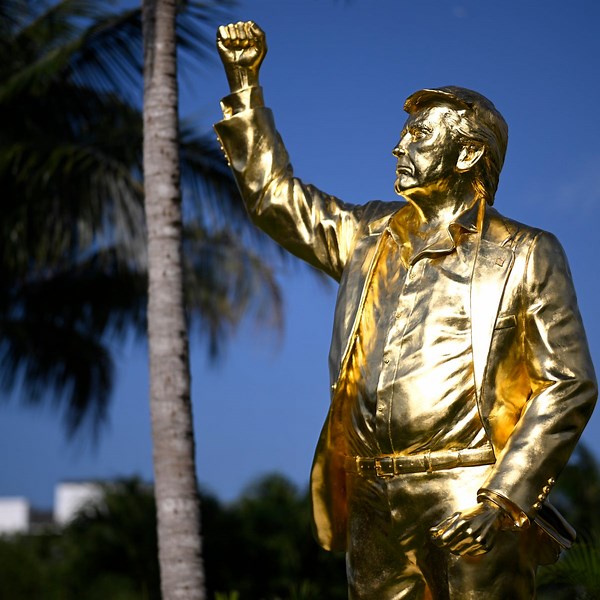 Pastor leads wild dedication ceremony for Trump’s giant gold statue at his own golf course