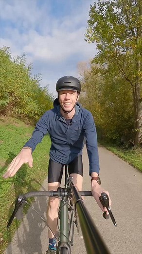 4.2K views · 28 reactions | Benieuwd hoe ik mijn fietsvideootjes film? Hier geef ik een blik achter de schermen! Gear:  : @decathlonbe GRVL 120  : @gopro Hero 11 Black  : @rodemic Wireless ME  : @rab.benelux #hardlopen #fietsen #fietsenisleuk #fietsenisgezond #contentcreatie #tutorial | shakemyview | Facebook