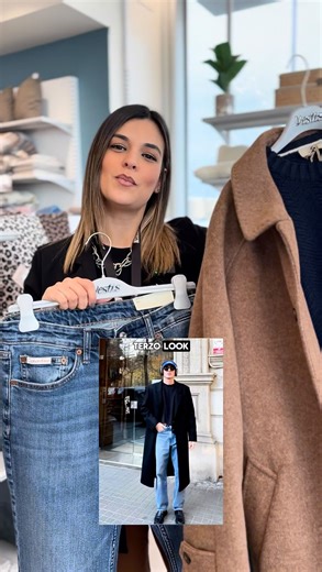 I saldi non servono solo a risparmiare… servono a far cambiare look al tuo ragazzo, compagno o marito 🛍️✨ Capi nuovi, fit giusto, zero scuse ❤️ È il momento perfetto per vestirlo meglio (senza dirglielo troppo forte 😂) #vestis #sardegna | Vestis