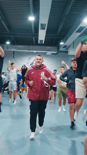 🥊 Urban Fight Academy găzduiește cea mai mare grupă de box din România! Aici găsești energia, antrenorii dedicați și atmosfera de care ai nevoie pentru a ajunge la următorul nivel. 📅 Program antrenamente: Zile: Luni, Miercuri și Vineri Grupa de Dimineață: 10:00 Grupa de Seară: 20:00 Ești pregătit să intri în ring și să devii cea mai bună versiune a ta? Te așteptăm la antrenamente! 🥊⚡ #boxingcoach #nopainnogain #boxing #reels #viralvideos @urbanfightacademy.ro