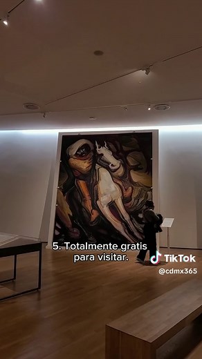 ✨🎨 La última razón es la mejor! Espera hasta el final para descubrir por qué 🤑 El Museo Soumaya es enorme, con un diseño moderno e innovador que incluye una impresionante rampa en espiral que te lleva a través de sus seis pisos. En su interior, puedes explorar siglos de arte, desde esculturas antiguas hasta obras maestras icónicas, todo dentro de esta maravilla arquitectónica en el corazón de Polanco. 🖼️🌟 📍 Museo Soumaya, CDMX -------------- ✨🎨 The last reason is the best one! Wait until t
