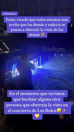 #losbukis #concierto #bukimania #sofistadium #quitesealv #losangeles #parati a quien más les tocó algo así🤣🤣✊🏽