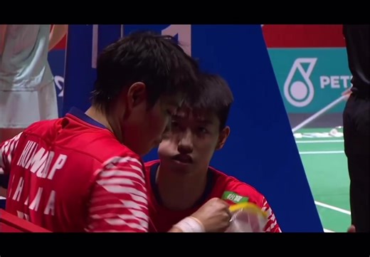 Mắc cái giống gì mà không nuốt cái miếng đi rồi nói hả anh Ép 😂😂😂 #huangdongping #fengyanzhe #fenghuang #badminton #petronasmalaysiaopen2026