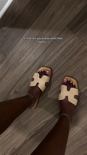 Stylish Sandals for Spring Outfits