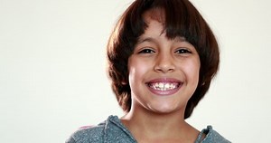 Child Winking Camera Mixed Race Kid: vídeo stock (100% livre de direitos) 1058607604 | Shutterstock