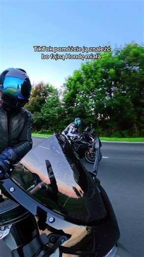 Oznaczajcie w komentarzu jak znacie ją 🙄 #dc #moto #lwg #honda