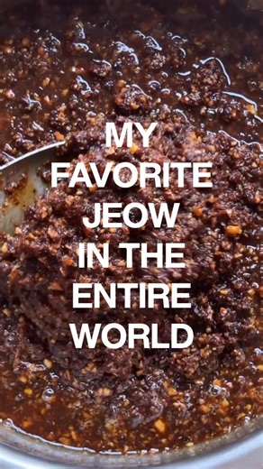 careese on Instagram: "MY GRANDMA’S JEOW BONG 🇱🇦 MEASURE WITH YOUR HEART - the below is just a guideline ❤️ 2 cups dried shrimp (rehydrated in water) 2 cups peanuts 1/2-1 cup sugar 1 cup fish sauce 2 cups fried garlic 1 cup dried chili flakes 4-6 cups of neutral oil #jeow #laofood #laorecipes #grandmasrecipe #asianrecipes"