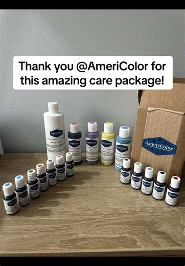 If you haven’t tried @AmeriColor gel color you’re truly missing out! They’re my absolute favorite brand. ❤️ #americolor #gelfoodcoloring #customcookies #americolorgelfoodcolor