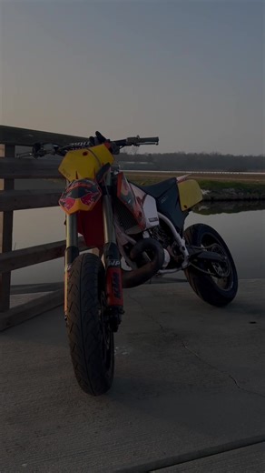 Zommaaaaa komt in da buurtttt🏍️🏍️💨💨🚓#bikelife #ktm #250 @Timmy turner thx pik geile beer