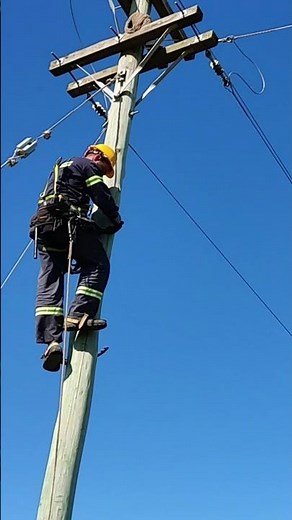 ⚡This is how a 15,000V line is maintained⚡