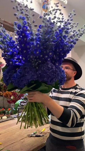 Artistic Wedding Flowers for the Modern Couple