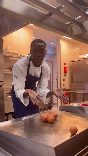 Ahhhhh wooooww 🤷🏿‍♂️ 😑 Khaby Move is Back! 😏 #learnfromkhaby #learnontiktok @TikTok @tiktok creators @lindagonzales686