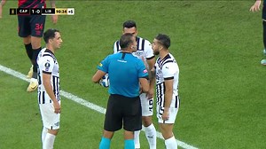 #Deportes🧐LIBERTAD CAE ANTE PARANAENSE 1 A 0 CON POLÉMICA ARBITRAL DE POR MEDIO De no creer, además de no haberle cobrado un penal claro, el VAR le anuló un gol al Guma por una supuesta mano del jugador liberteño. El invento arbitral significó la caida del cuadro paraguayo. https://digitalmisiones.com.py/libertad-cae-en-brasil-con-polemico-arbitraje/ | Digital Misiones Py.