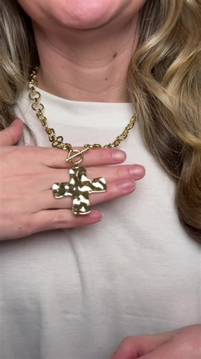 I love jewelry that’s simple but still makes a statement ✝️ This chunky gold cross necklace is bold but still easy to wear with everyday outfits. Perfect for layering or wearing alone, and the hammered cross pendant gives it that vintage look. Such a pretty faith-based accessory for church, Easter, or just daily wear. If you’re looking for a gold cross necklace for women, a statement cross pendant, or Christian jewelry that’s trendy but meaningful — this one is such a good find. #necklace #jewle
