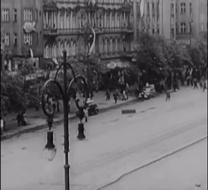 Civilians in Prague fight remaining Nazi SS troops in the streets